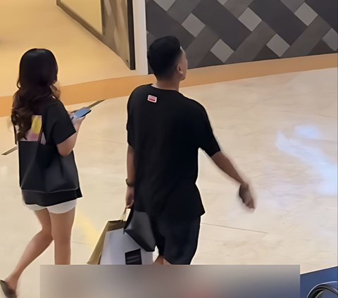 Outside Nurul! Caught Husband Shopping with Mistress at the Mall, Instead of Getting Angry, the Legitimate Wife Asks for Pocket Money