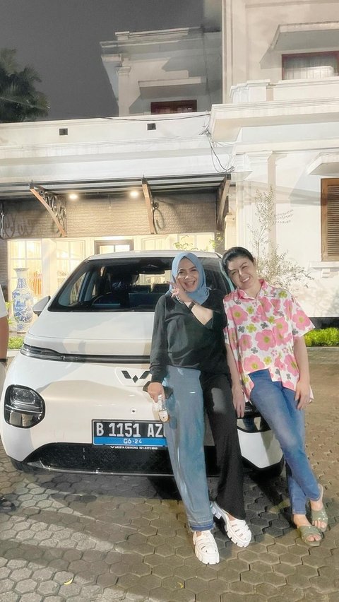 Potret Mobil Baru Desiree 'Mami Toko' Hadiah dari Rieta Amalia: Padahal Ultah Masih Lama