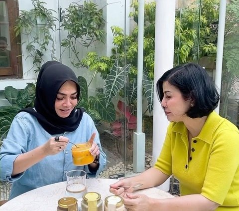 Potret Mobil Baru Desiree 'Mami Toko' Hadiah dari Rieta Amalia: Padahal Ultah Masih Lama