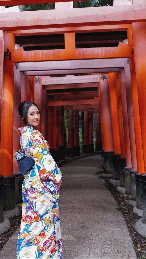 The moment when Anya poses beautifully with a traditional Japanese kimono.