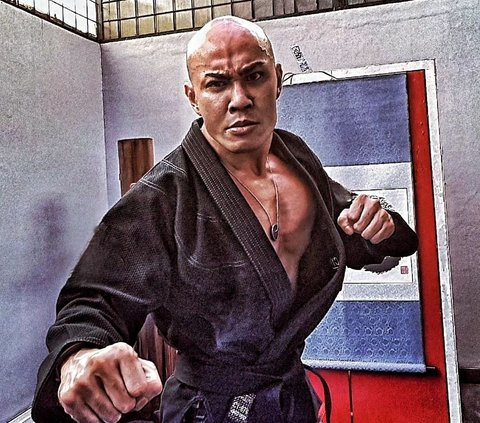 Deddy Corbuzier Reveals Netizens' Bizarre Behavior that Makes People Emotional