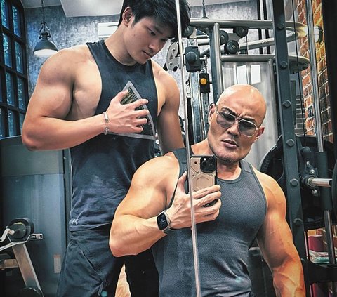 Deddy Corbuzier Reveals Netizens' Bizarre Behavior that Makes People Emotional