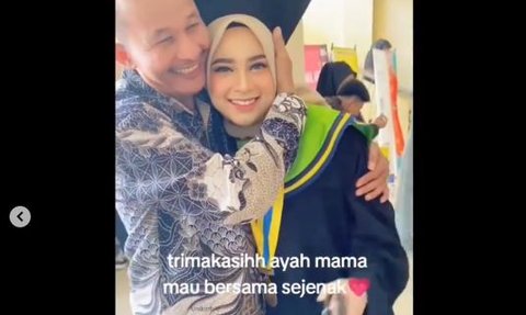 14 Tahun Berpisah, Cewek Cantik ini Bahagia Banget Pertemukan Ibu & Ayahnya di Hari Wisuda