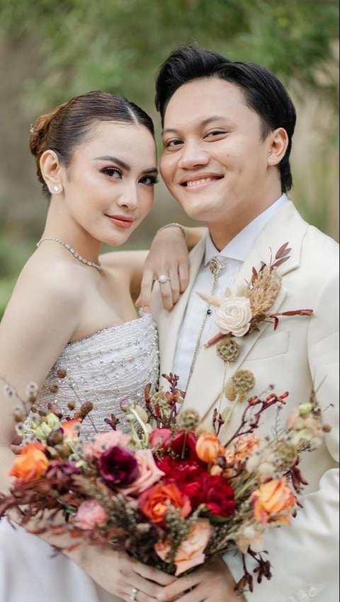 Newlyweds Rizky Febian and Mahalini's Affectionate Behavior Causes a Stir: Smelling the Wife's Armpit Aroma, Met with a Shower of Kisses