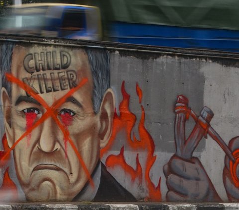 FOTO: Mural 'Stop Genocide' di Rafah Palestina dengan Wajah Benjamin Netanyahu Menghiasi Sudut Kota Jakarta
