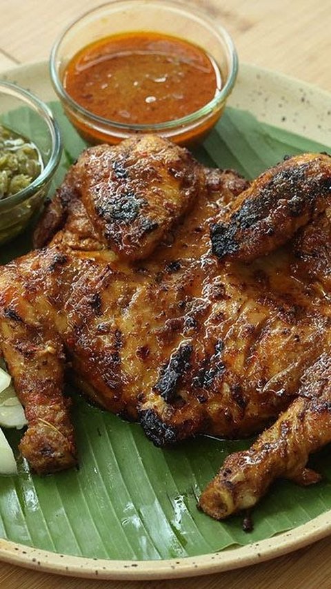 4. Ayam Bakar Bumbu Padang