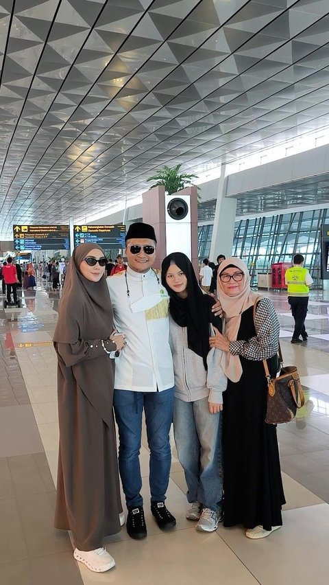 A series of Celebrities Departing for Hajj 2024, Including Saipul Jamil