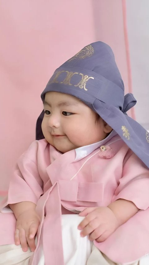 So Cute! Portrait of a Korean baby who is said to resemble V from BTS