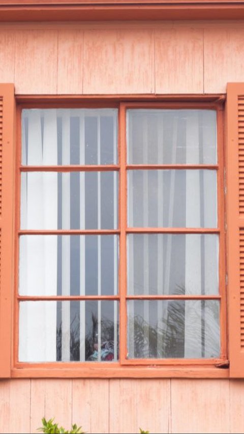 7. Wooden House Aesthetic Window