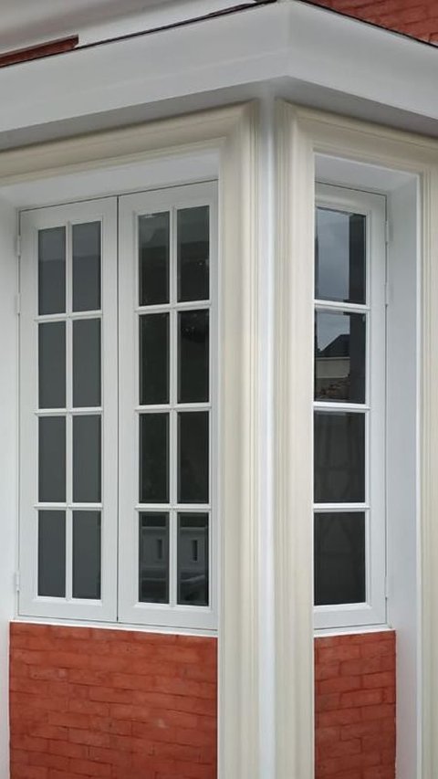 2. Classic European Window Minimalist Panel