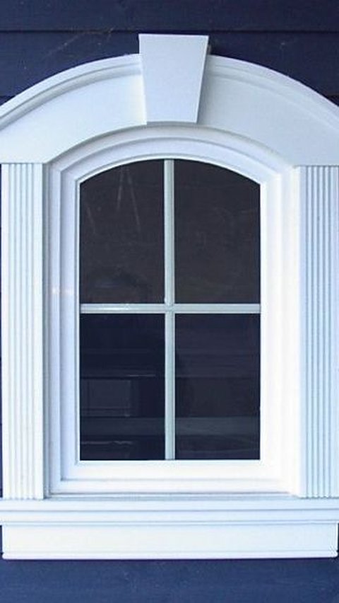 8. Simple Wooden Frame European Classic Window