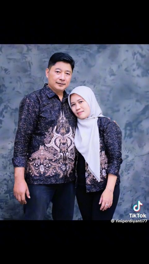 Momen kehadiran Sus Rini di wisuda putranya ini viral, sosok suami curi perhatian.