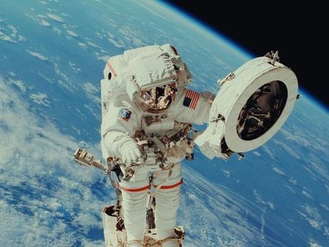 The Fate of 2 NASA Astronauts Trapped in Space and Threatened with Not Being Able to Return