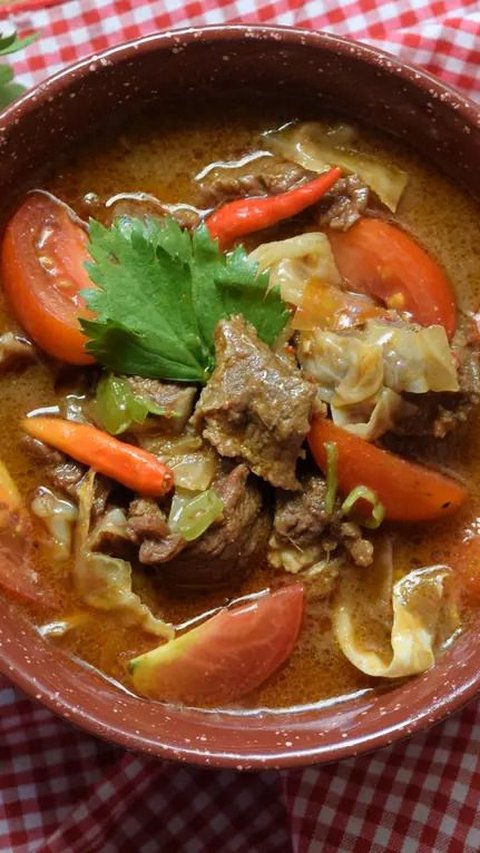 Olah daging sapi Anda menjadi hidangan lezat seperti tongseng untuk santapan keluarga.