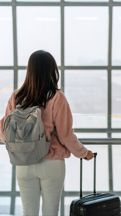 Elite Style, Tough to Pay! This Woman Chooses to Walk 2.5 Hours to the Airport Rather than Pay for a Taxi