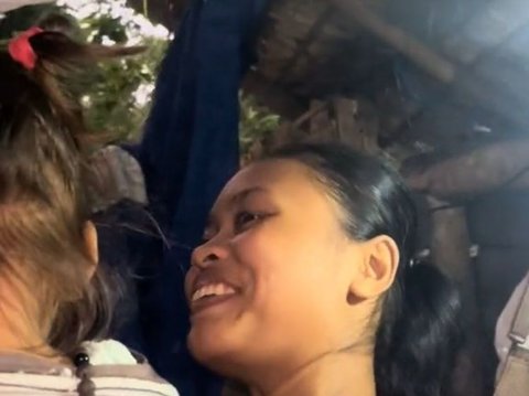 Viral Satu Keluarga Tinggal di Gubuk Tak Layak Huni di Tengah Hutan, Bikin Pilu