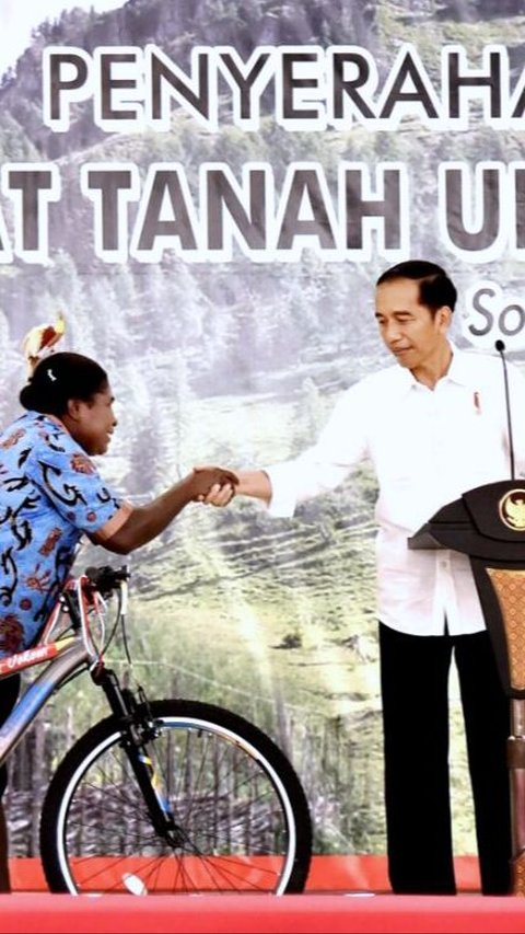 Assistant Reveals the Reason Jokowi Likes to Give Out Bicycles, Turns Out it's Because They're 'Expensive'