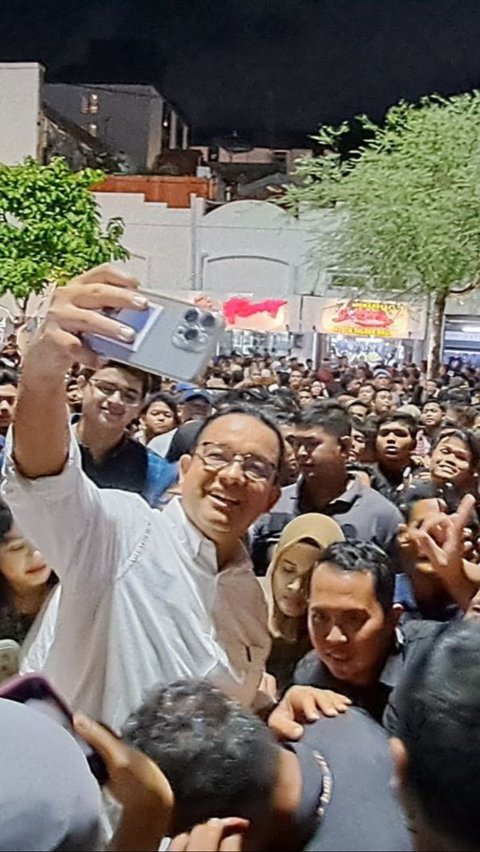 Alih-alih meminta calon pemimpin tidak mengumbar janji, Anies justru mengajak masyarakat untuk aktif mencatat dan menagih janji-janji yang diucapkan.