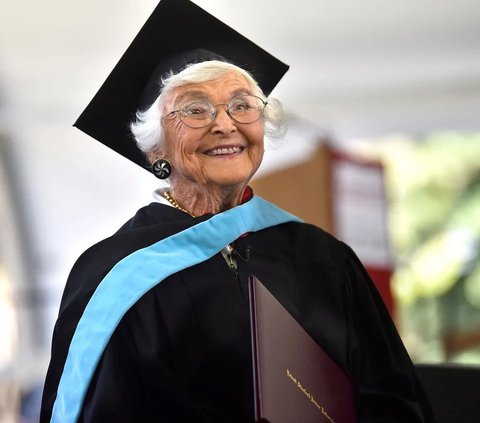 83 Years After Leaving College, 105-Year-Old Grandmother Finally Graduates with a Master's from Stanford