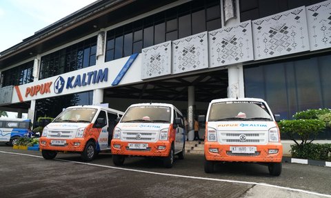 PT Pupuk Kalimantan Timur (Pupuk Kaltim) launching penggunaan mobil listrik sebagai kendaraan operasional di kawasan perusahaan (dok: PKT)