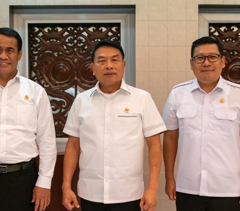 Kepala NFA Arief Prasetyo Adi (kanan) bersama Menteri Pertanian Andi Amran Sulaiman dan Kepala Staf Kepresidenan Jend. TNI (Purn) Moeldoko di Jakarta. (Istimewa)