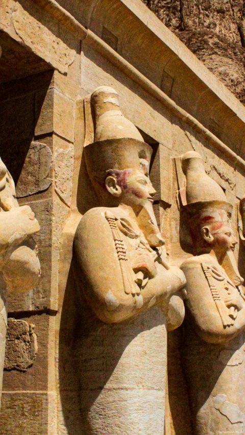 Hewan-hewan ini dianggap sebagai perwujudan para dewa pada zaman Mesir Kuno.