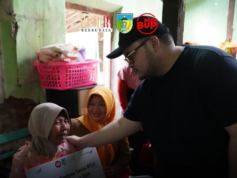 Kisah Janda Hidup Sebatang Kara di Bangunan Bekas Dapur yang Tak Layak, Dapat Bantuan Bupati Kediri usai Ramai di Medsos