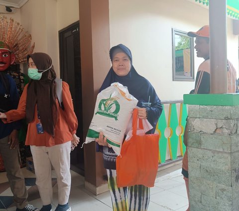 Jokowi Decides to Continue Rice Food Aid Program until the End of 2024