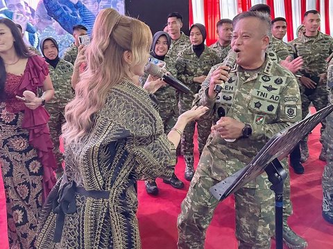 Momen Momo Geisha di Acara TNI, Seru Nyanyi Bareng Prajurit