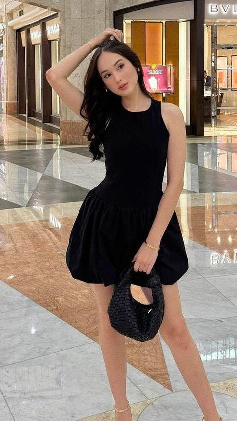 Potret Laura Moane Kenakan Mini Dress Hitam, Cantik dan Stunning Abis