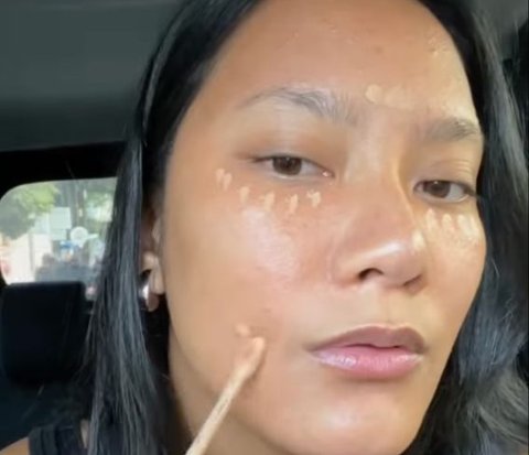 Makeup Results in Tara Basro's Car, Fresh Face with Rosy Lips