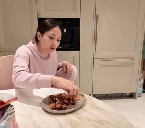 Nagita Slavina Masak-masak Resep Viral, Makan Bareng sama ART dan Sus Rini Bak Bestie