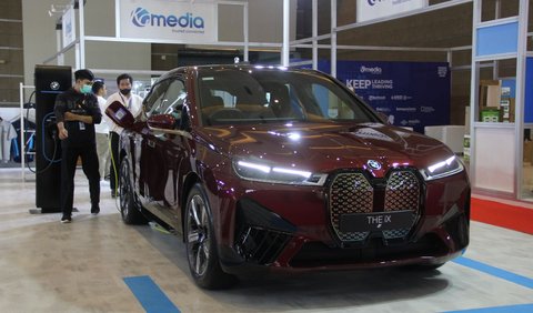 Fungsi baterai menjadi kebutuhan utama baik pada mobil listrik maupun mobil hybrid yang menggunakan kombinasi mesin bensin atau solar dengan motor elektrik