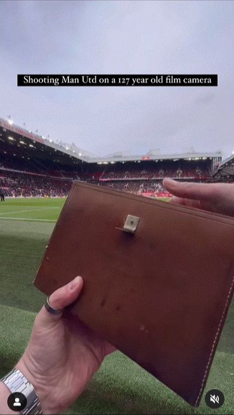 Taking Pictures of Old Trafford Stadium Using a 127-Year-Old Camera, The Result is Unexpected