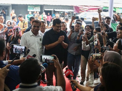 FOTO: Senyuman Bobby Nasution Disambut Red Carpet Saat Sambangi Markas DPP PKB