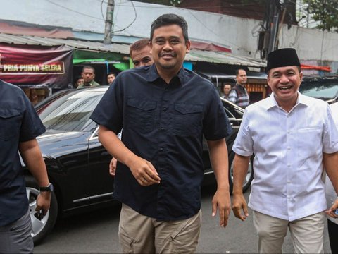 FOTO: Senyuman Bobby Nasution Disambut Red Carpet Saat Sambangi Markas DPP PKB
