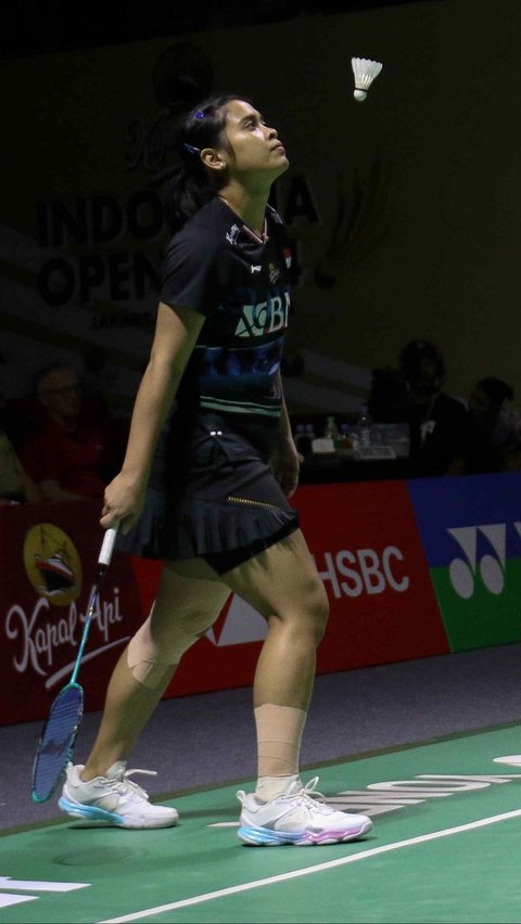 Gregoria mengandaskan Putri KW dengan skor 21-14 dan 21-17. Foto: Liputan6.com/Herman Zakharia