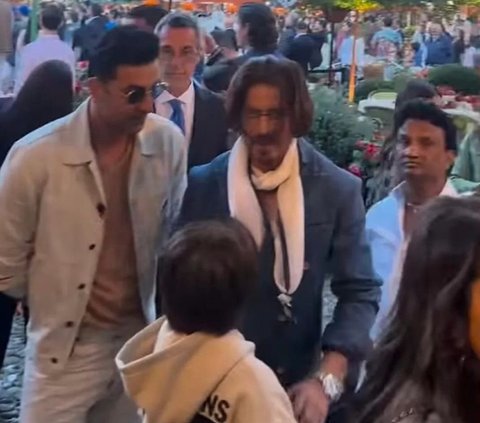 Different Appearance of Shah Rukh Khan at a Wealthy Indian Family Wedding, Said to Resemble Johnny Depp
