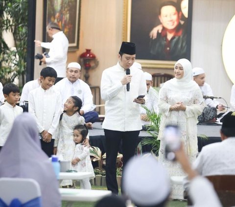 Touching Moment of Ibas Yudhoyono and Aliya Rajasa's Religious Study before Going on Hajj