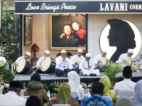 Touching Moment of Ibas Yudhoyono and Aliya Rajasa's Religious Study before Going on Hajj
