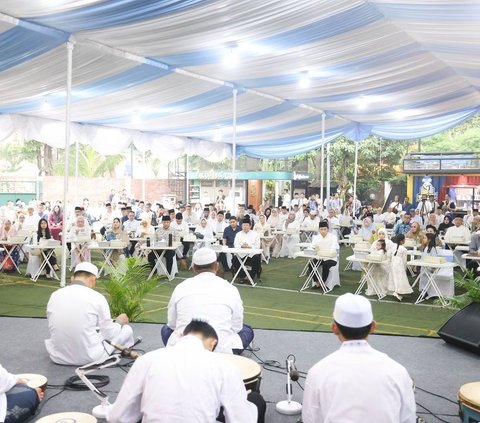 Touching Moment of Ibas Yudhoyono and Aliya Rajasa's Religious Study before Going on Hajj