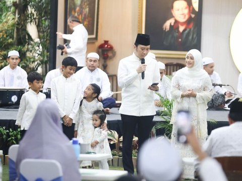 Touching Moment of Ibas Yudhoyono and Aliya Rajasa's Religious Study before Going on Hajj