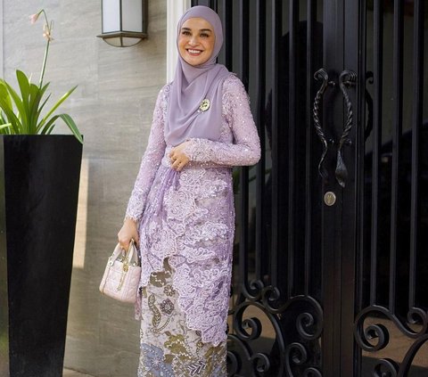 6 Inspirasi Model Kebaya Kondangan dengan Hijab dari Zaskia dan Shireen Sungkar