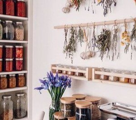 Inspirasi desain dapur dengan tanaman yang bakal bikin nyaman.