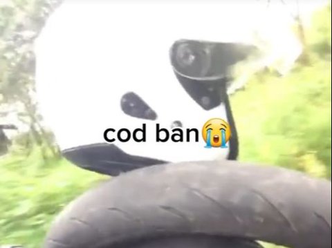 Funny Moment of a Man Inviting His Girlfriend to Eat Together, Ends up Asking for a COD Ban Delivery