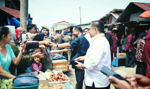 Eks Kapolri Panas-panasan Turun ke Pasar, Penampilannya Necis Bikin Salfok