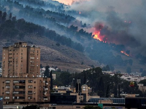 FOTO: Pasukan Zionis Kalang Kabut Rentetan Serangan Rudal Hizbullah Bakar Ribuan Hektar Hutan di Israel Utara