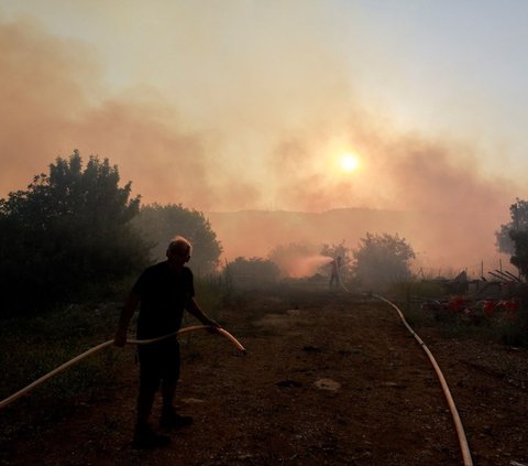 FOTO: Pasukan Zionis Kalang Kabut Rentetan Serangan Rudal Hizbullah Bakar Ribuan Hektar Hutan di Israel Utara