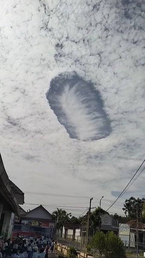 Viral Phenomenon of Hole Clouds in the Sky of Jember, What Does It Indicate?