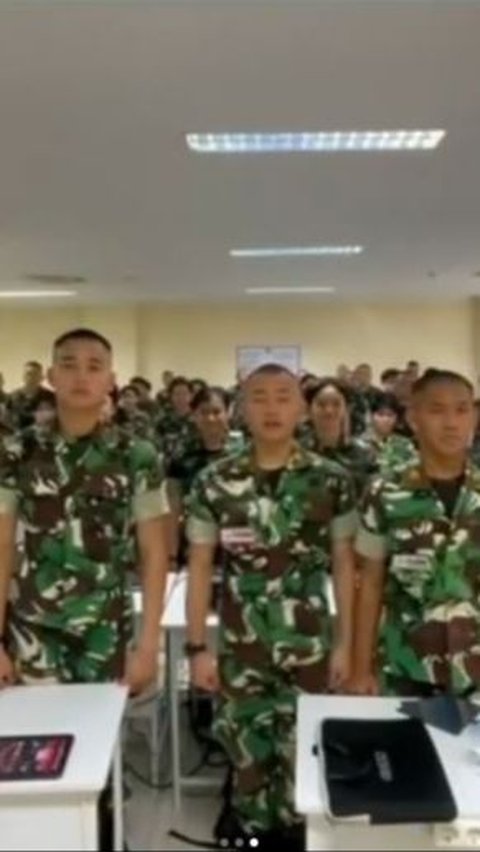 Sikap Sempurna, Kadet Mahasiswa Unhan Ucap Selamat Ultah ke Satu-satunya Wanita Bintang Dua di TNI AD